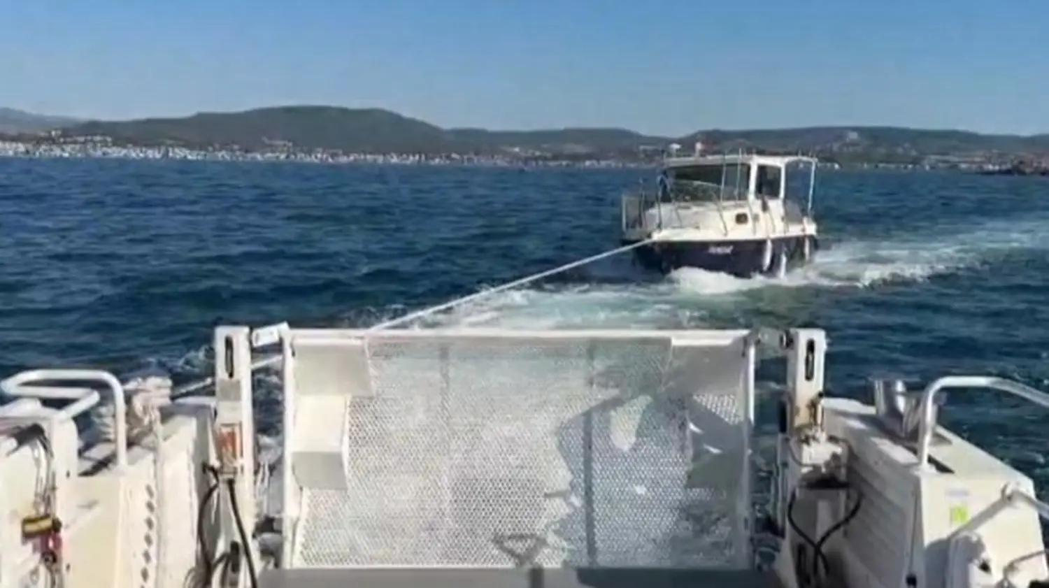 Urla ve Dikili açıklarında hareketli saatler! 18 kaçak göçmen yakalandı