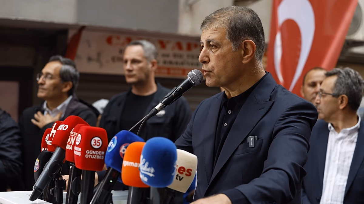 İzmir Büyükşehir Belediye Başkanı Cemil Tugay, CHP'den istifa etti