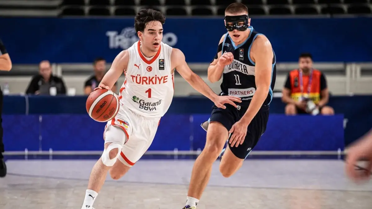 Gövde gösterisi yaptılar... Genç Milliler'den namağlup liderlik