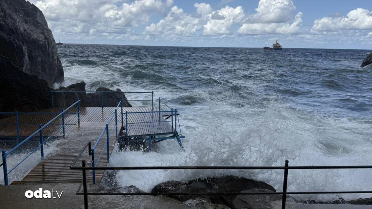 Zonguldak'ta dalga boyu 3 metreye ulaştı