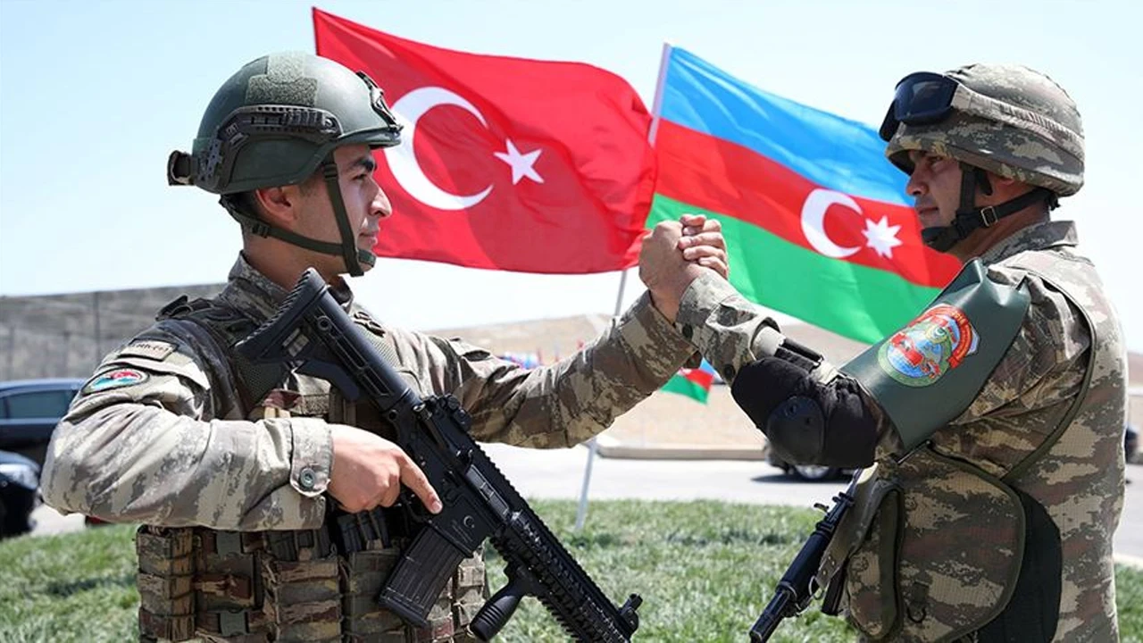 Azerbaycan ordusu 108 yaşında! Bakü sokaklarında görkemli kutlama