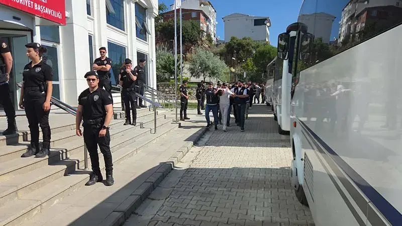 Bursa merkezli 4 ildeki uyuşturucu operasyonunda 29 şüpheli adliyede