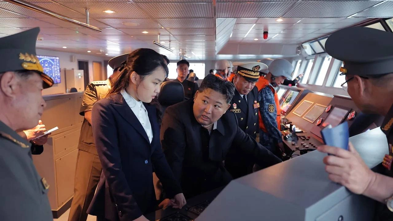 Kızını da götürdü, yeni silah sistemini duyurdu: Kim Jong Un’dan askeri şov