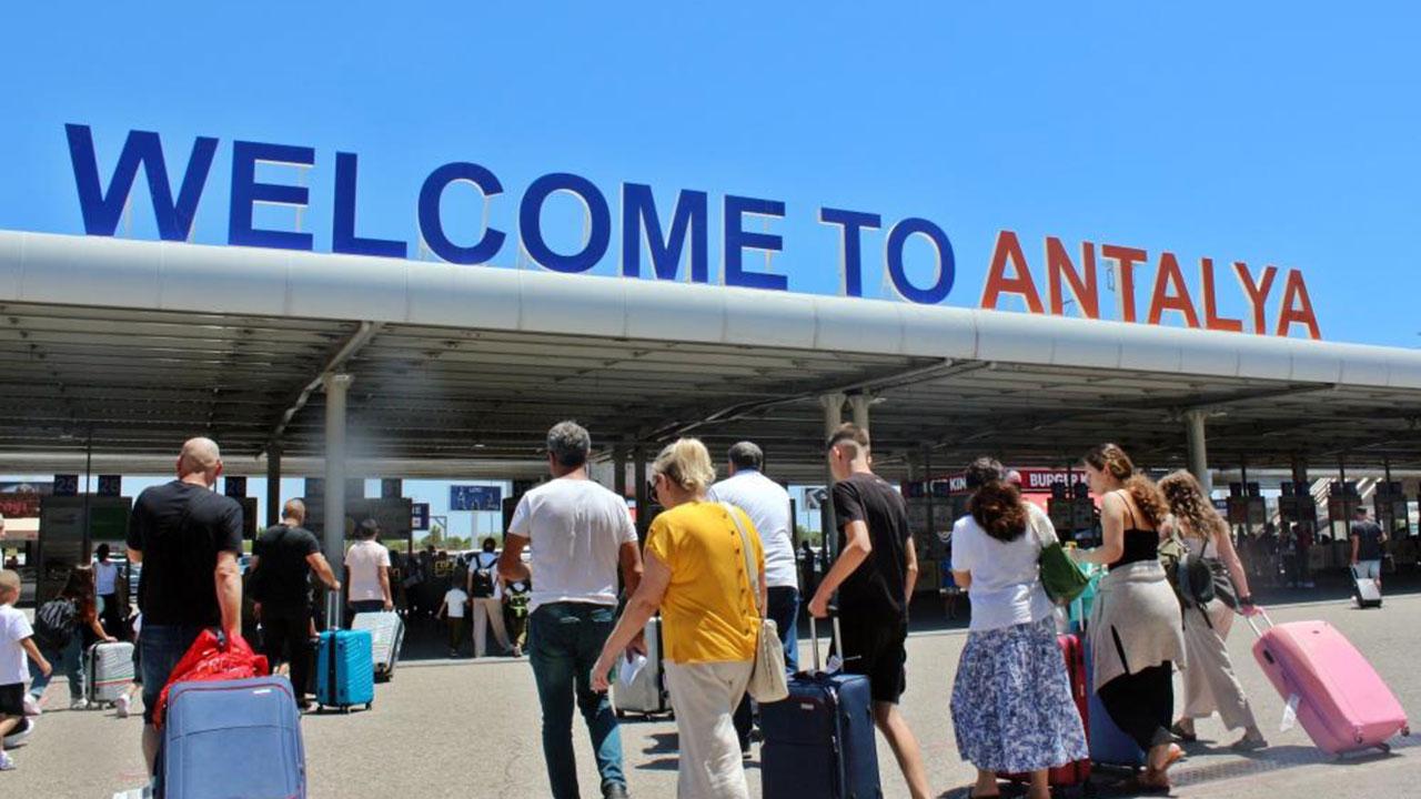 Antalya Havalimanı 5 ayda 9 milyondan fazla yolcuya hizmet verdi