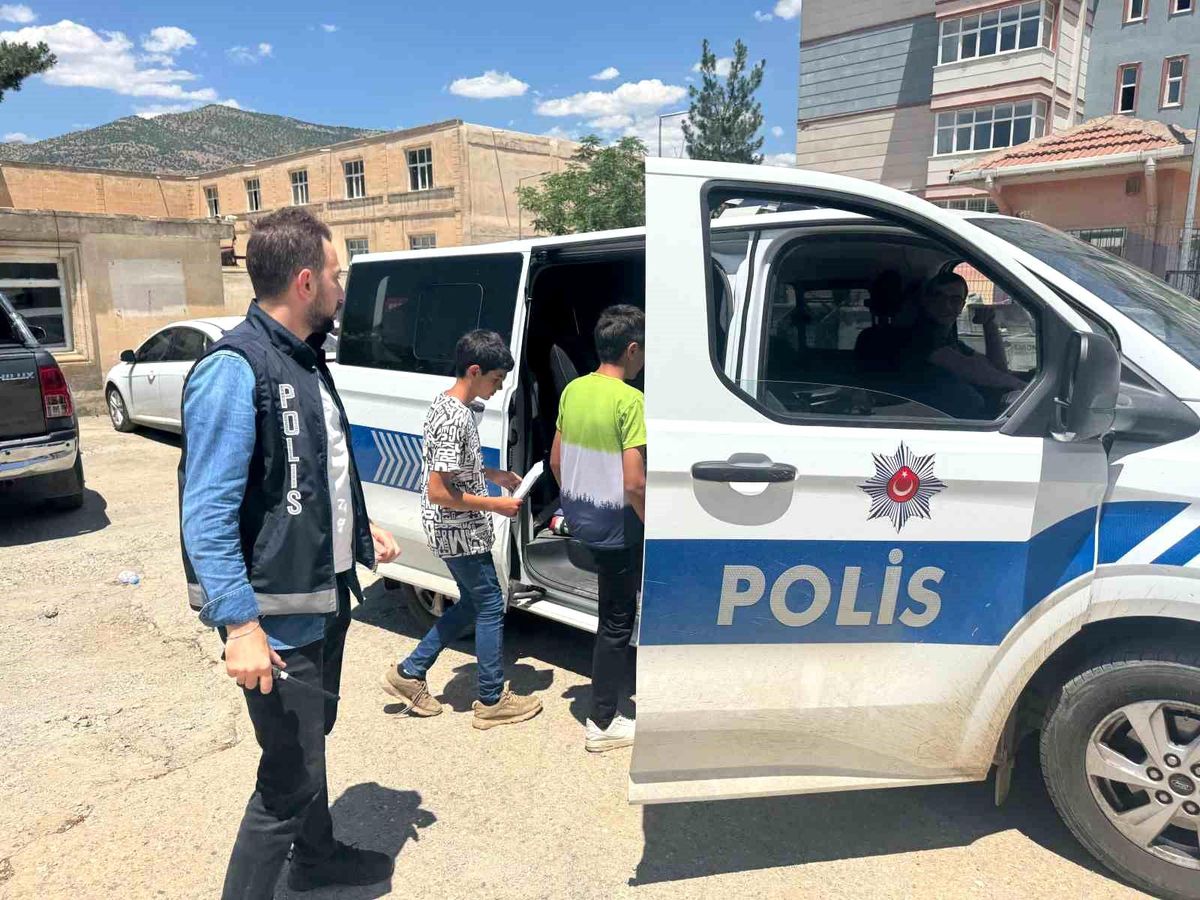 Sason'da LGS'ye yetişemeyen öğrencilerin imdadına polis yetişti
