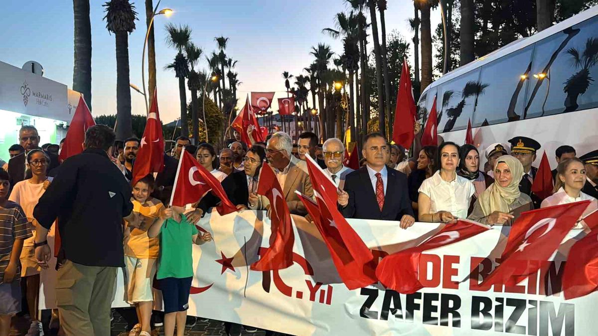 Marmaris'te 15 Temmuz şehitleri dualarla anıldı