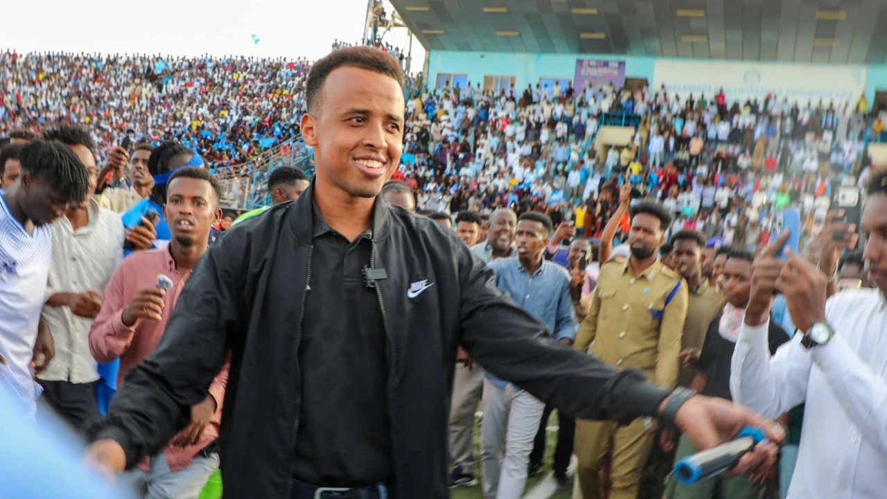 ABD ülkeye almamıştı! Somalili hakem ülkesinde kahraman gibi karşılandı