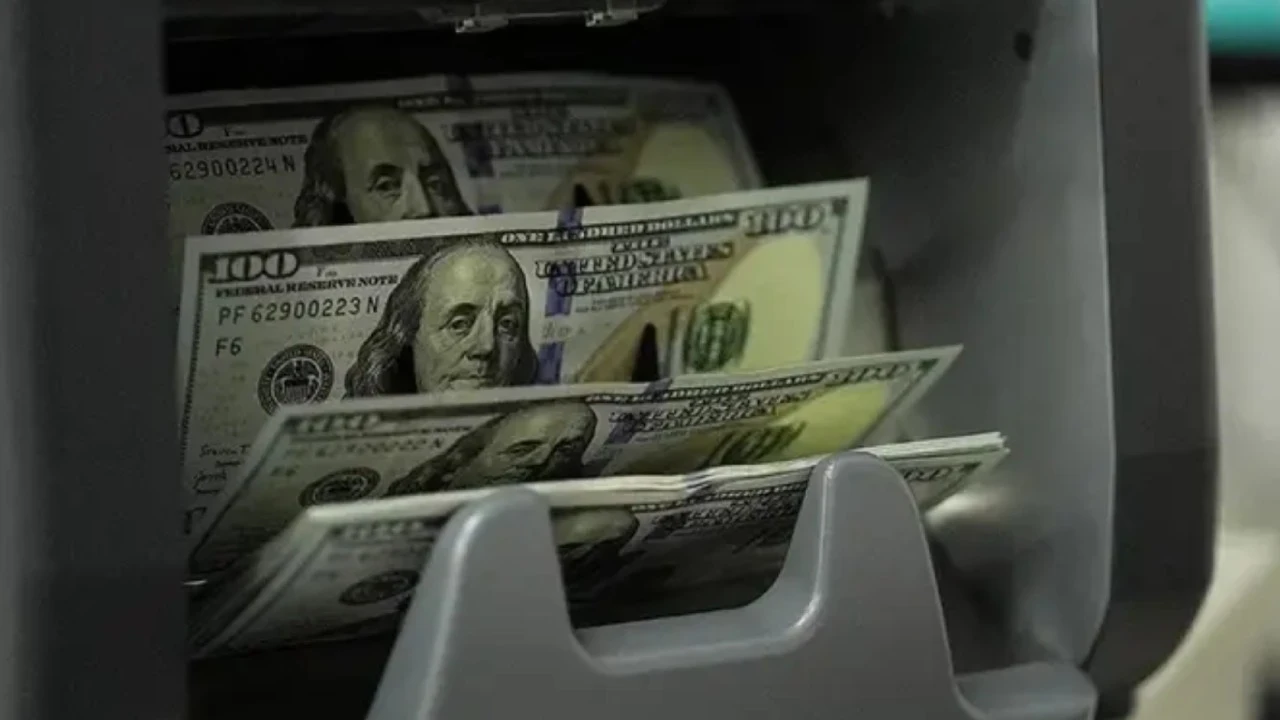 Dolar rekor tazeledi: Fed beklentileri kuru yukarı taşıdı
