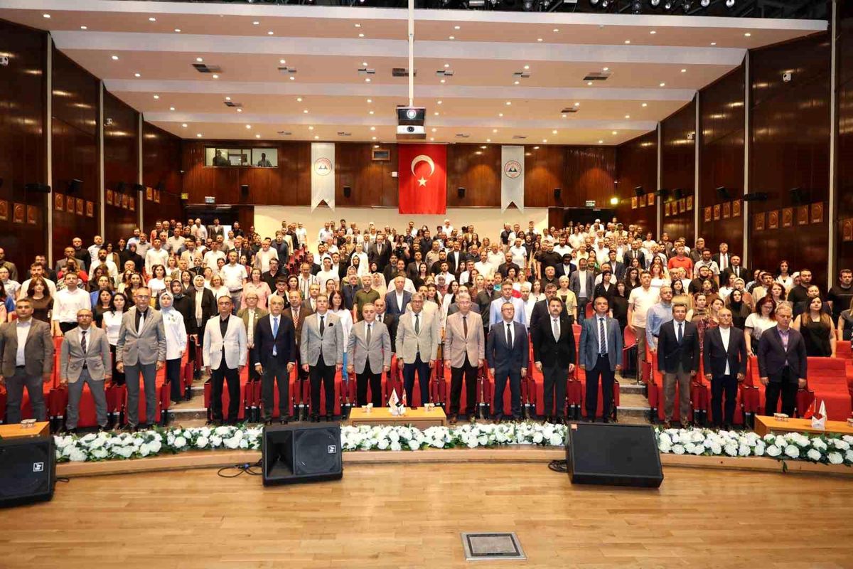 ERÜ'de '2025 Yılı Araştırma Performans Ödül Töreni' düzenlendi