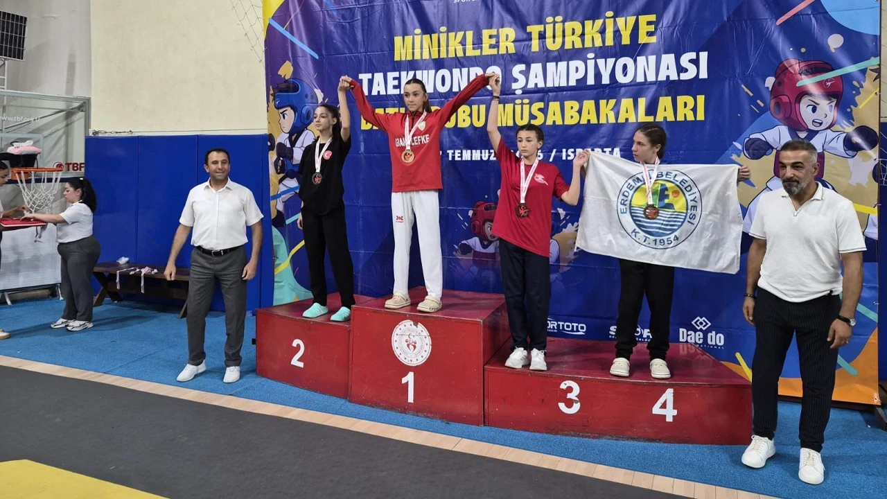 Bilecikli sporcular taekwondoda gururlandırdı