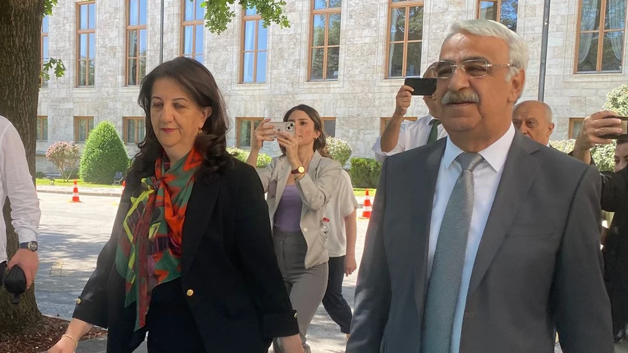 İmralı Heyeti, AK Parti Genel Başkan Vekili Efkan Ala'yla Görüştü