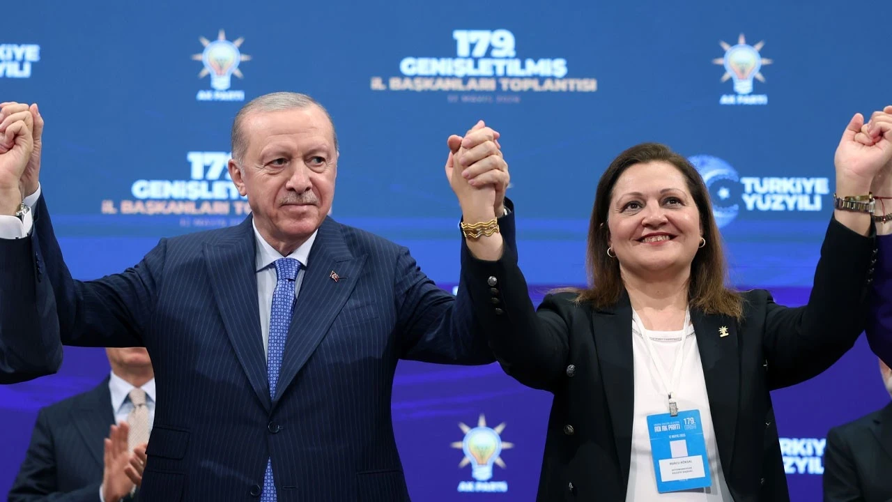 Afyonkarahisar Belediye Başkanı Burcu Köksal istifasının perde arkasını anlattı: Hayırlı olsun demeyenler protestoya geldi! "Cumhurbaşkanımız bana babacan yaklaştı"