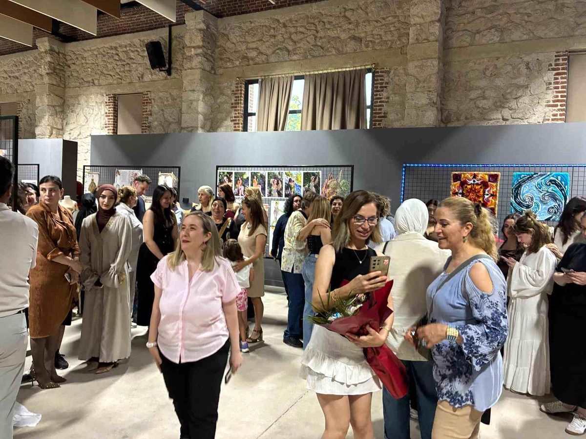 ÇÜ Tekstil ve Moda Tasarımı Bölümü öğrencilerinden mezuniyet sergisi