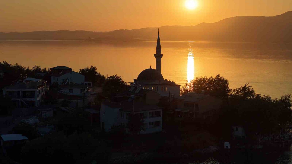 İzmir ve Çanakkale’ye rakip oldu: Elazığ’da kartpostallık gün batımı