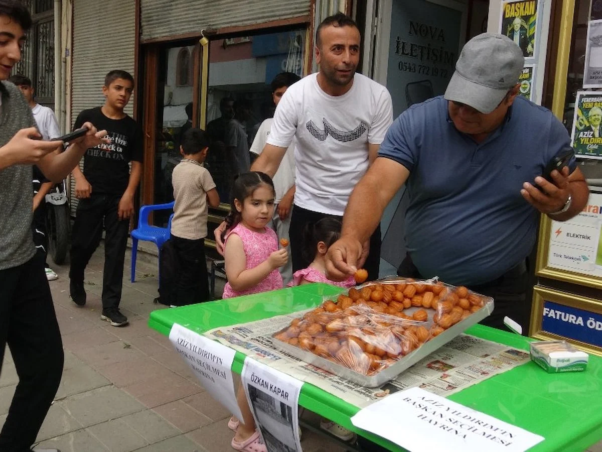 Gercüş’te Aziz Yıldırım sevinci tatlıyla kutlandı