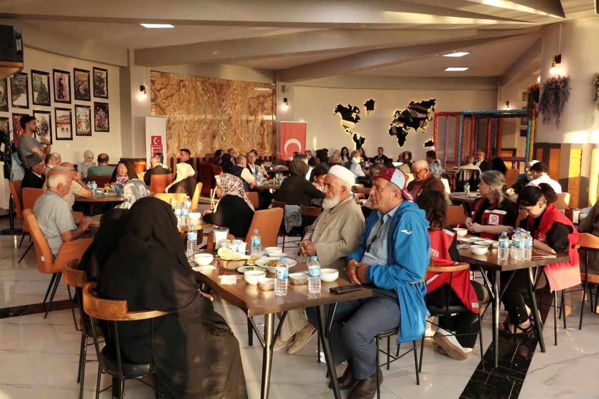 Bayburt'ta şehit aileleri ve gaziler onuruna yemek programı düzenlendi