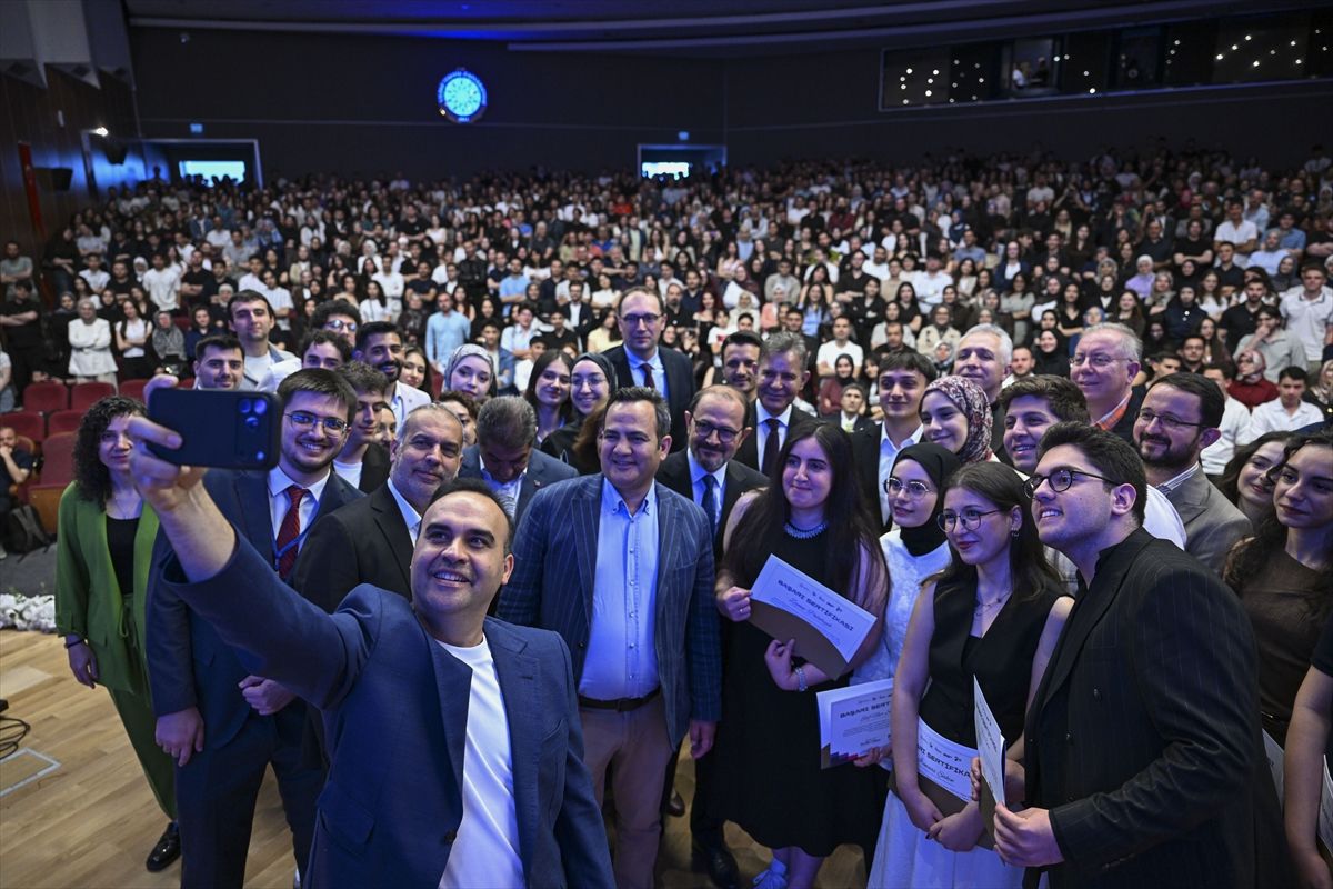 Sanayi ve Teknoloji Bakanı Kacır "İş'te Yapay Zeka Mezuniyet Töreni"nde konuştu Açıklaması