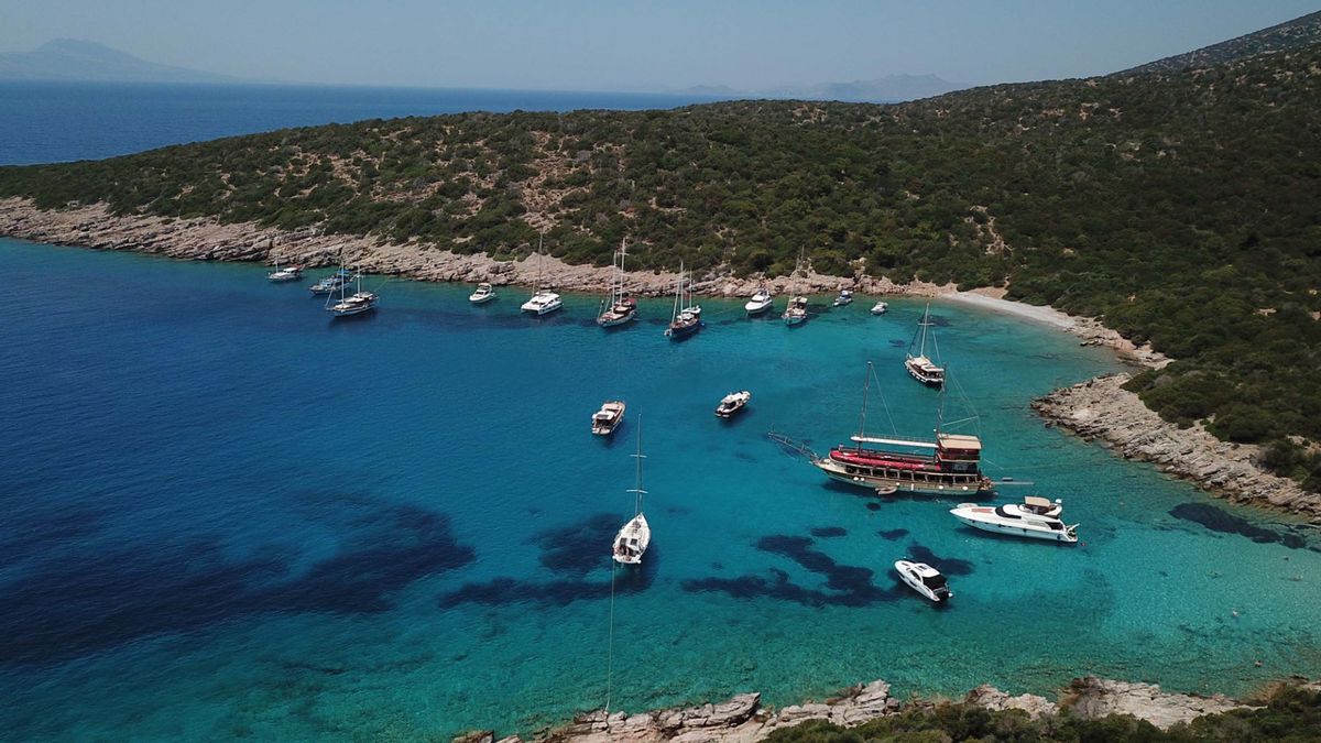 Bodrum'un mavi koylarına turist ilgisi; lüks teknelerin haftalık kirası 7 bin avrodan başlıyor
