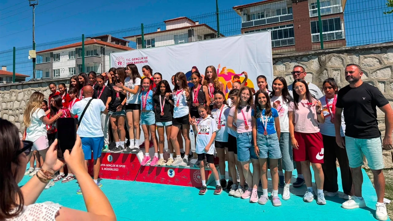 Bilecik Kız Atletizm Takımı Eskişehir'deki yarı finale katılacak