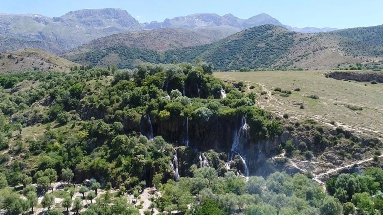 Doğa harikası şelaleye koruma kalkanı