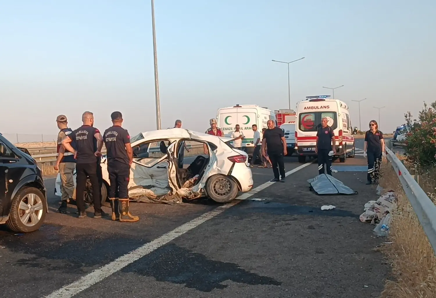 Şanlıurfa'da otomobil ile minibüs çarpıştı, 3 kişi öldü, 7 kişi yaralandı