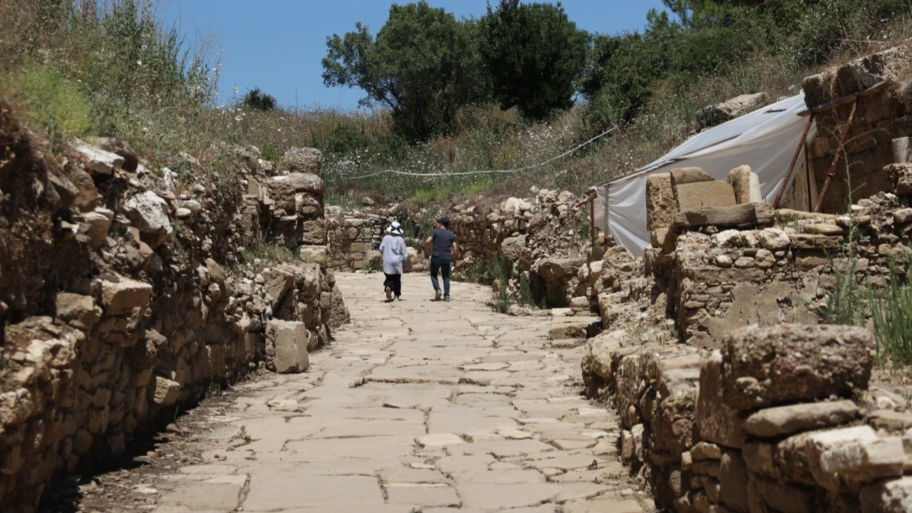 Aspendos'ta 2 bin yıllık "tiyatro caddesi" gün yüzüne çıkarıldı