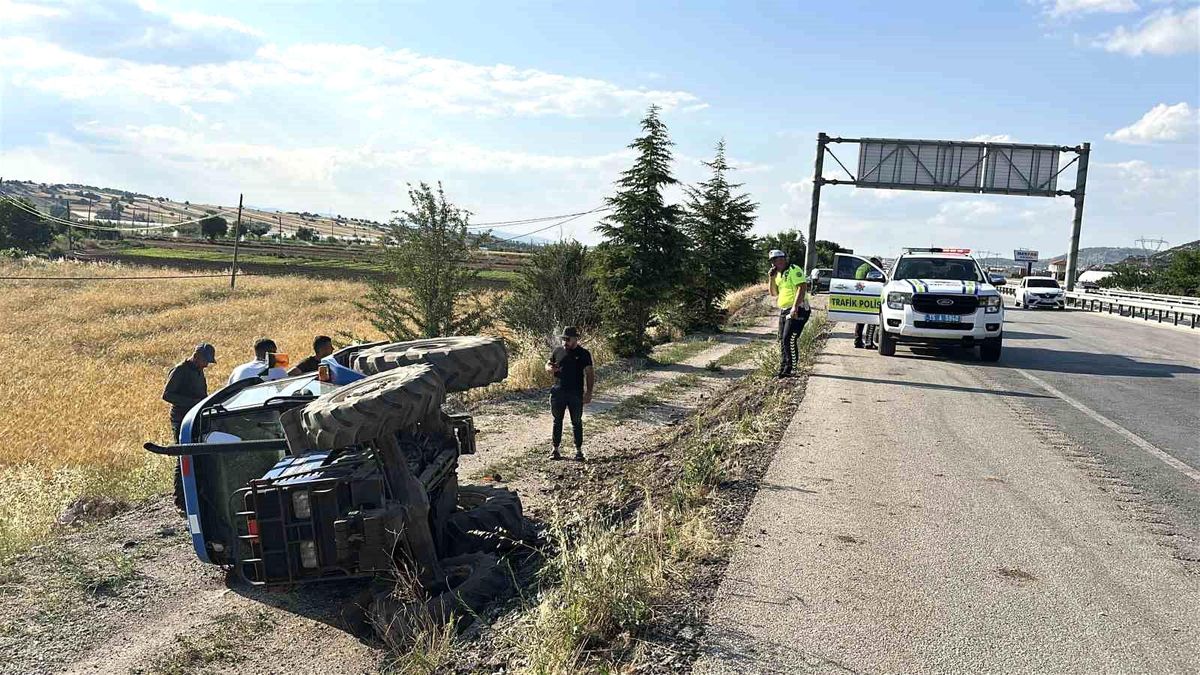 Kontrolden çıkan traktör şarampole devrildi: 1 yaralı