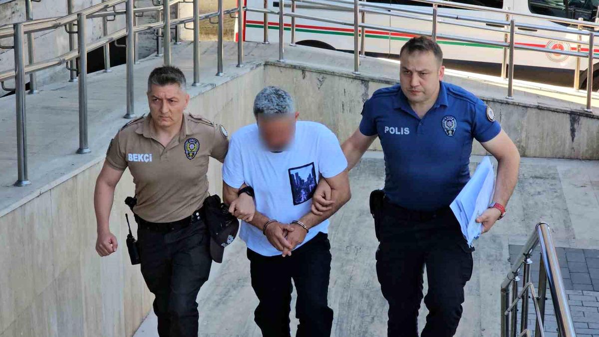 Zonguldak'ta kadın sürücüyü dikiz aynasıyla darp eden sürücü adliyeye sevk edildi