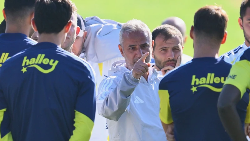 İsmail Kartal iki futbolcunun adını verdi: Bu sezon bizimle olacaklar