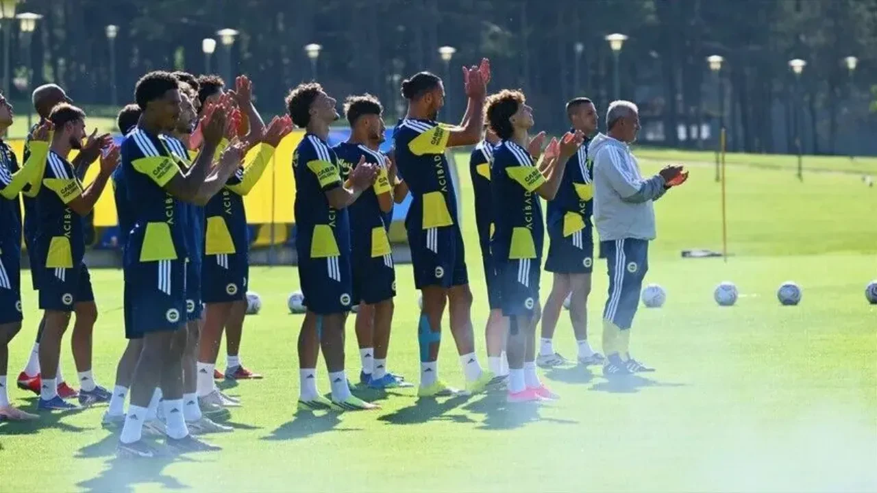 Fenerbahçe'nin Avusturya kamp kadrosu açıklandı! O isimler de listeye eklendi