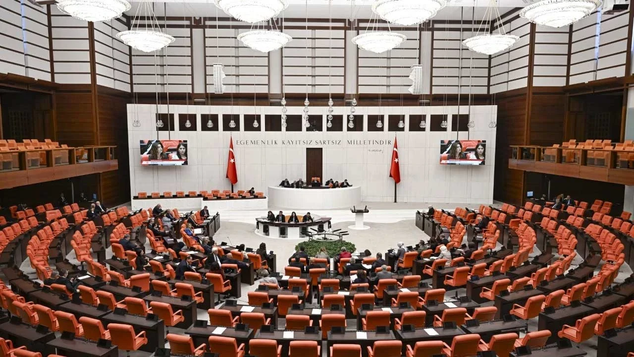 AKP ve DEM Parti heyetleri Meclis'te görüştü