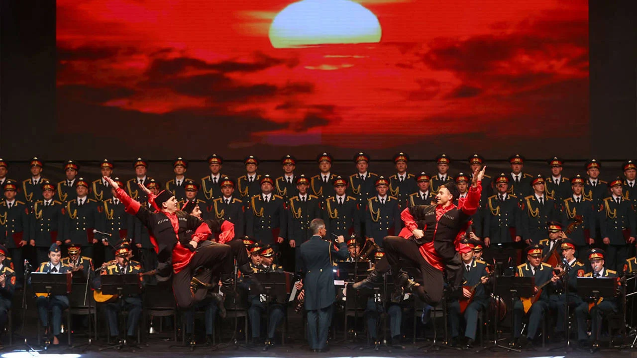 Aleksandrov Rus Kızılordu Korosu ve Hayko Cepkin