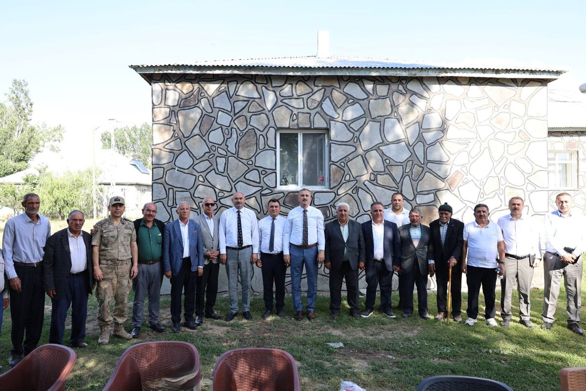 Vali Dr. Önder Bozkurt, Patnos ilçesi Edremit Köyü ile Dedeli Beldesi'ni ziyaret