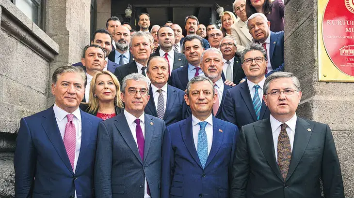Ana muhalefet seçimsiz değişti: ‘Yeni Parti’ yola çıktı