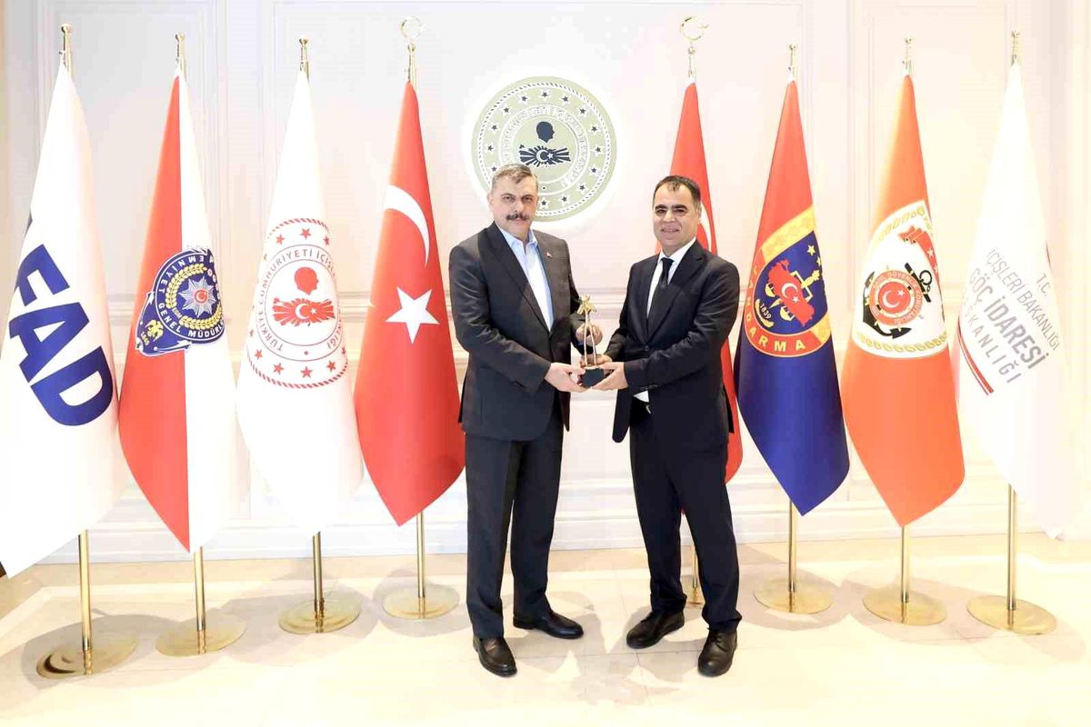 Bakan Çiftçi, Türkiye Haber Kameramanları Derneği Başkanı Akın'ı kabul etti