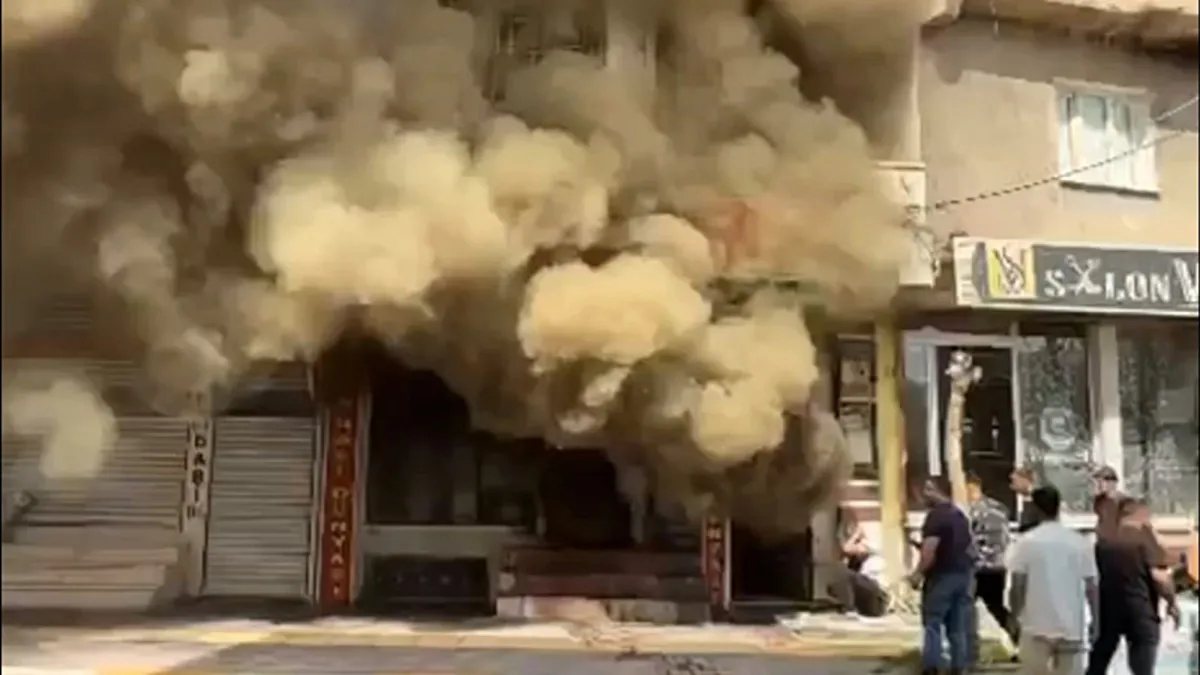 Nusaybin’de yangın çıkan mağaza kullanılamaz hale geldi!