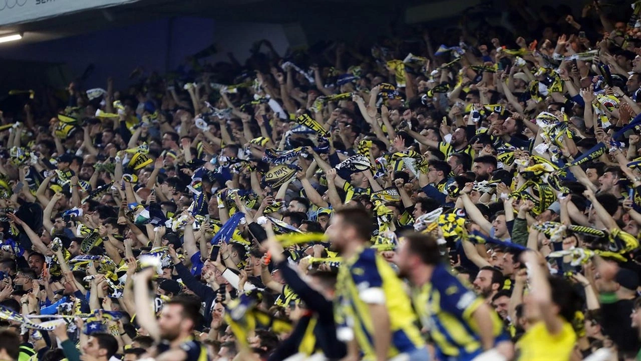 Fenerbahçe taraftarını havalara uçuracak haber: Maçlar şifresiz yayınlanacak