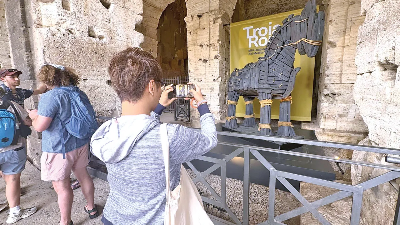 221 tarihi eser Kolezyum'da: Troya, Roma'nın kalbine taşındı