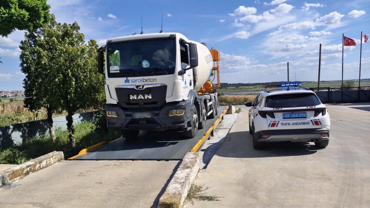 Taşıma sınırını aşan kamyon sürücüsüne 60 bin lira ceza