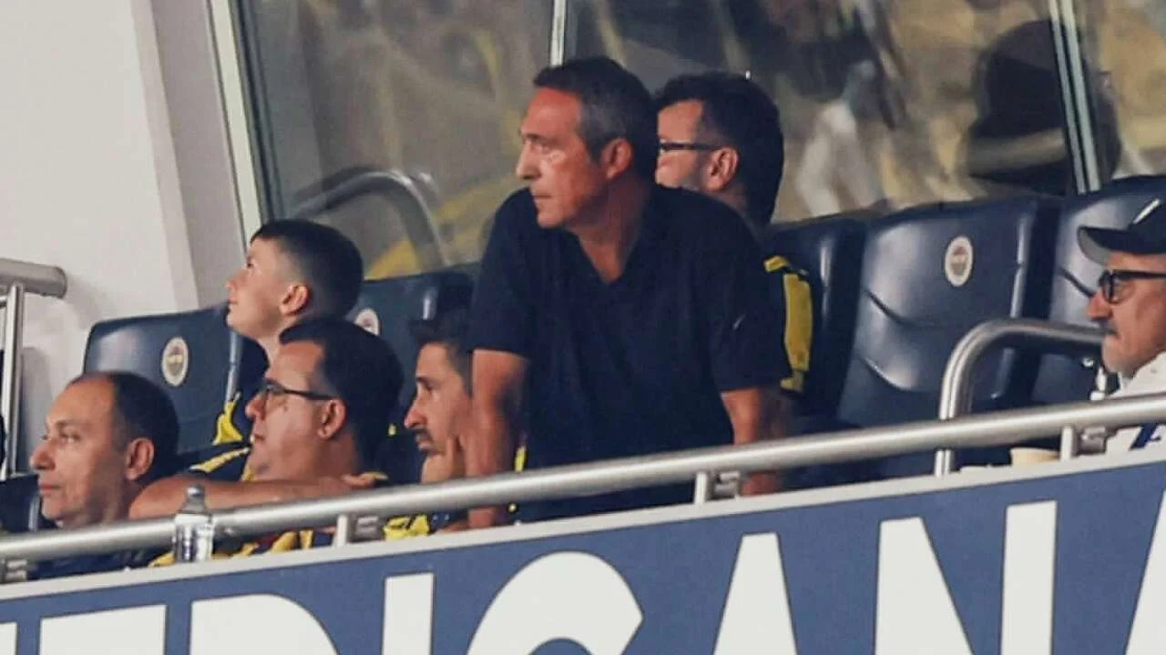 Ali Koç Fenerbahçe maçını tribünden izledi