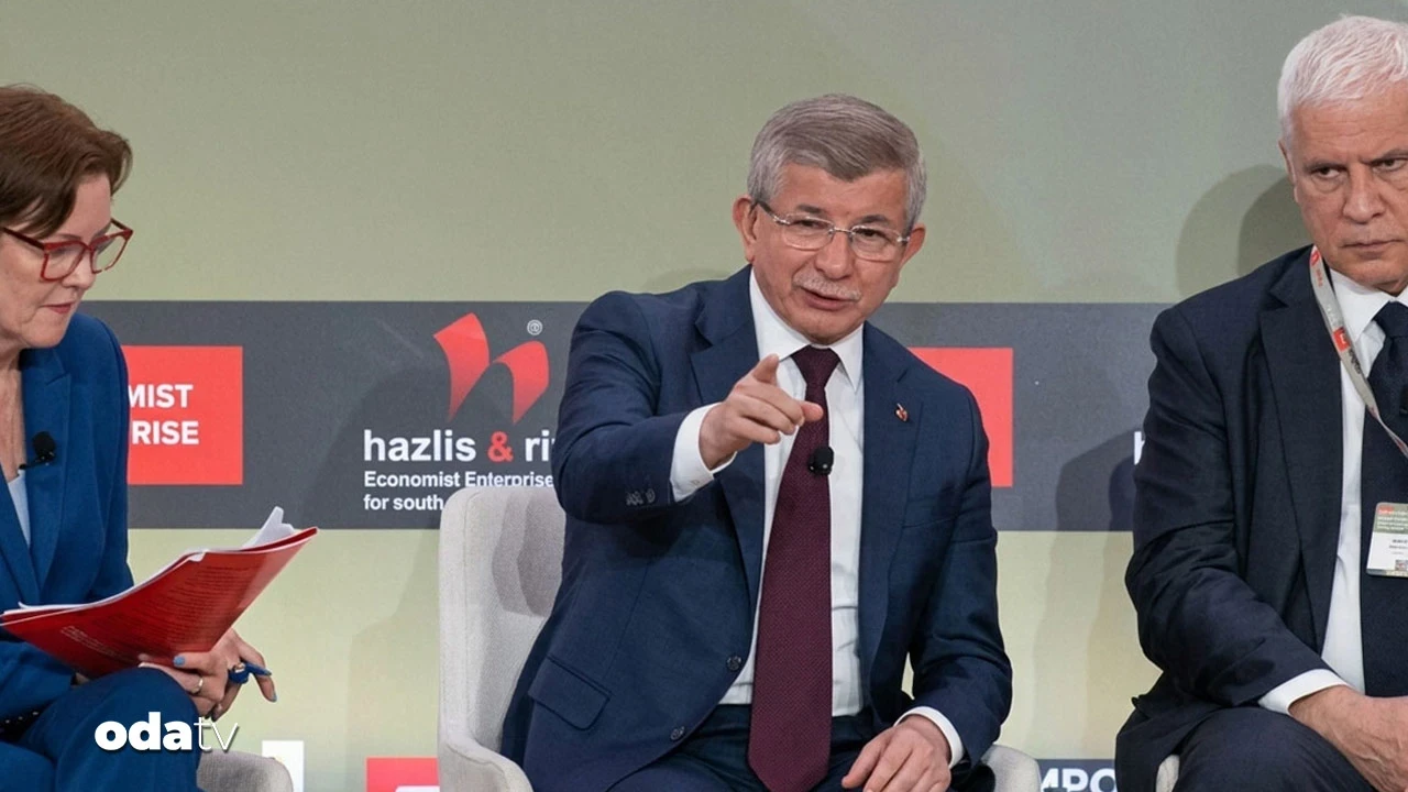 Davutoğlu'ndan Atina'da Kıbrıs resti