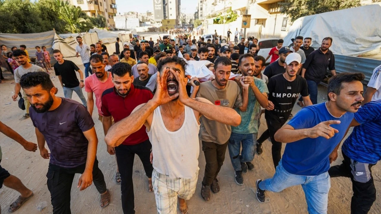 İsrail'in Gazze'de cenaze için toplanan Filistinlilere saldırısında 8 kişi hayatını kaybetti, 20 kişi yaralandı