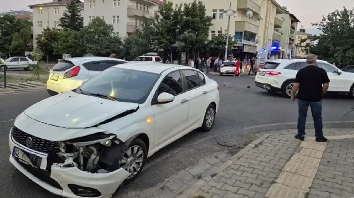 Bingöl’de iki otomobil çarpıştı 2 kişi yaralandı