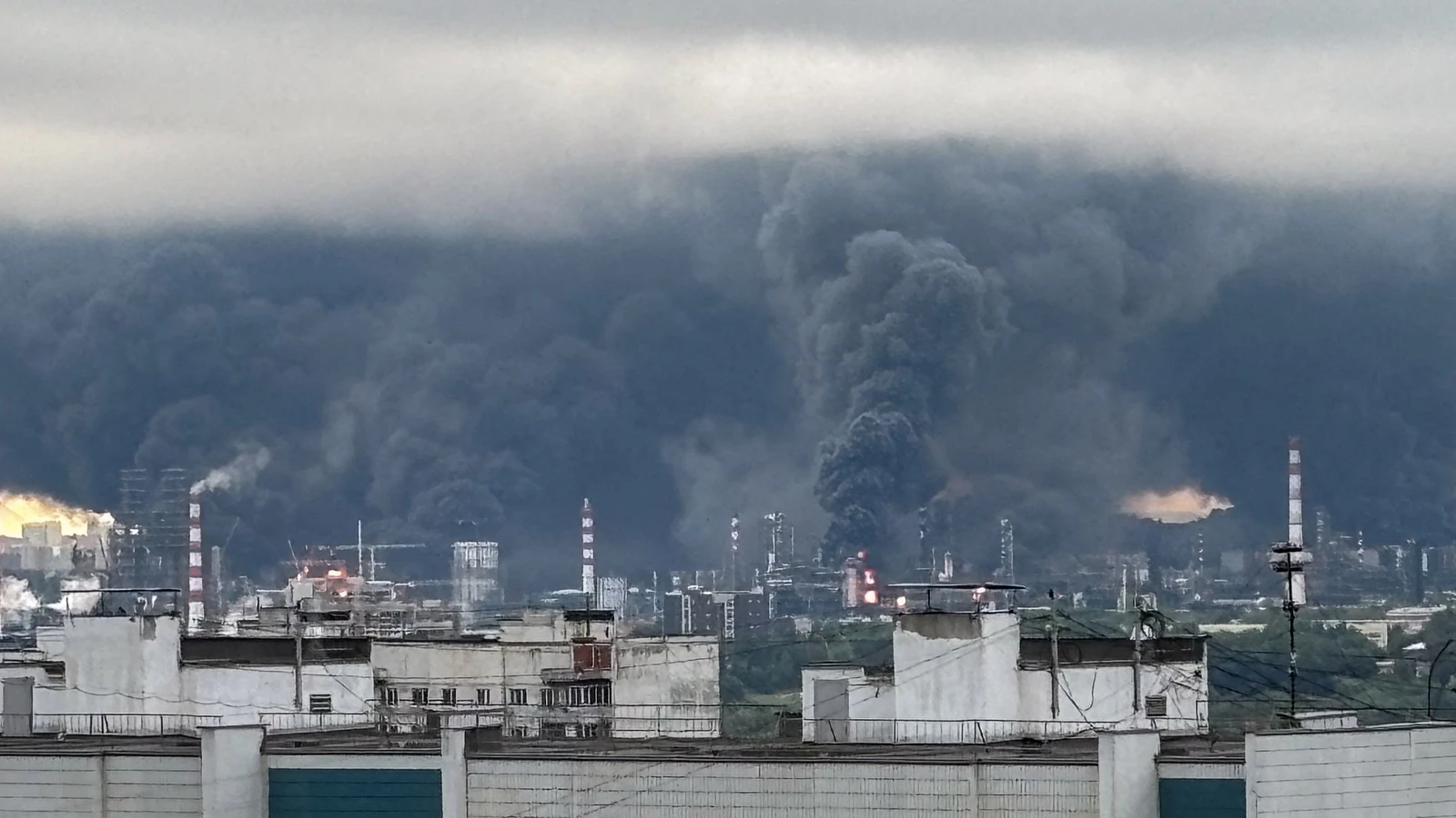 Moskova'ya saldırı: Ukrayna İHA'ları petrol tesislerini hedef aldı