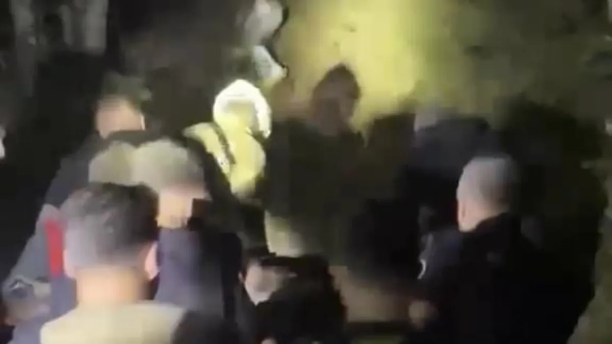 Patikadan yamaca düşerek mahsur kalan bir kişi, itfaiye tarafından kurtarıldı