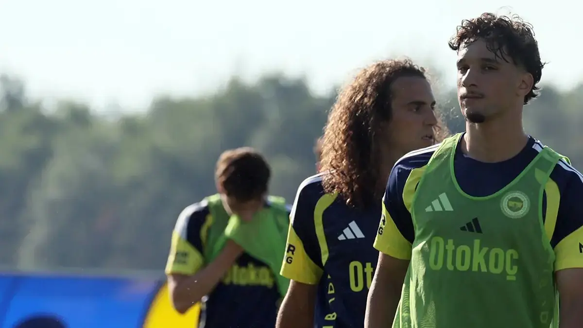 Fenerbahçe, günü çift idmanla tamamladı