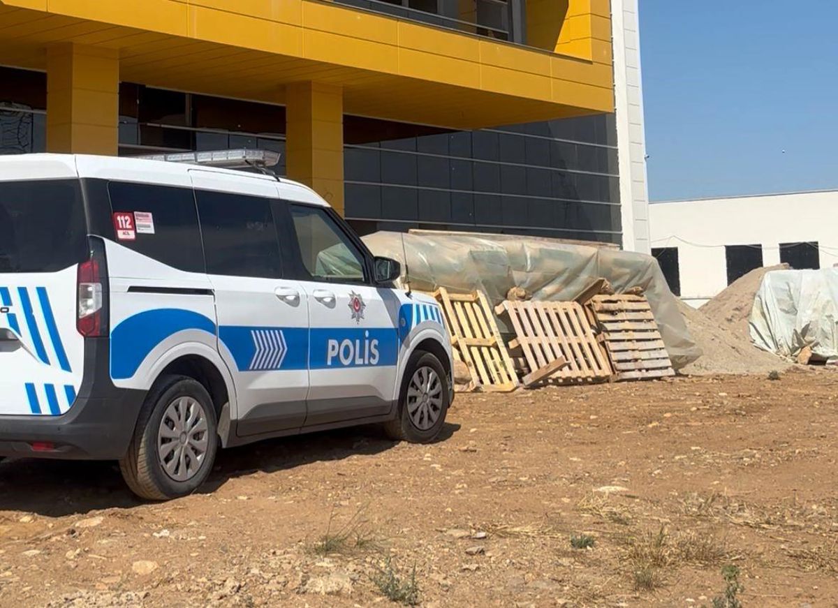Metrelerce yükseklikten zemine düşen işçi ağır yaralandı