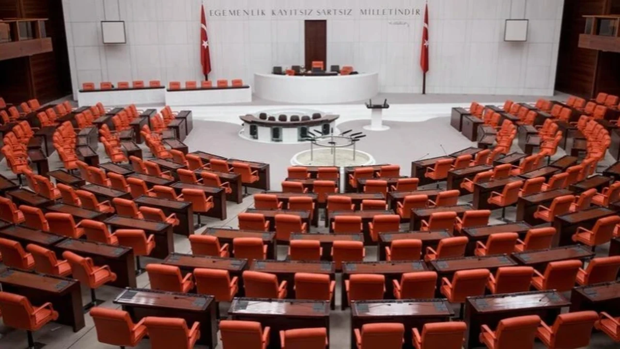 Meclis'te sandalye dağılımı değişti! AK Parti artıyor, CHP'de kan kaybı sürüyor…