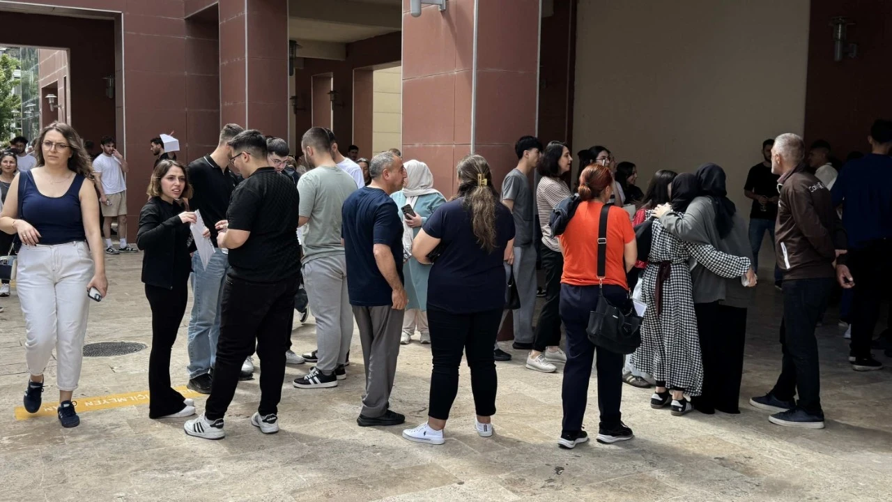 YKS'de zamanla yarış: Kimi yetişti, kimi kapıda kaldı
