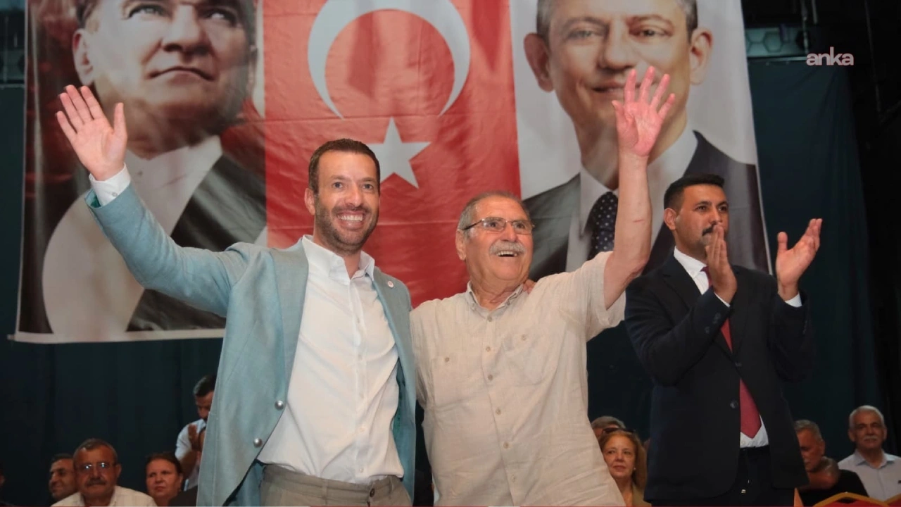 Ceyhan Belediye Başkanı CHP'den istifa etti: YENİ Parti rozeti taktı